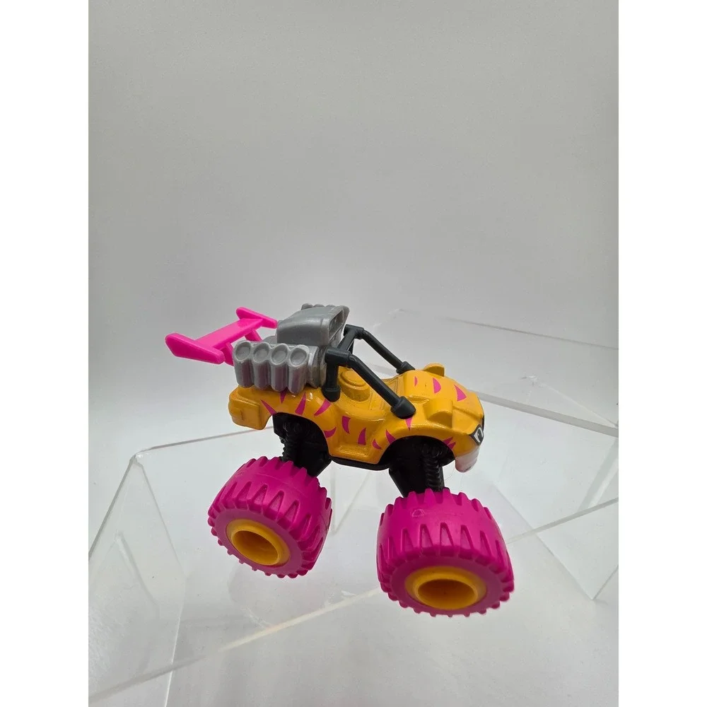 Mattel Blaze and the Monster Machines Blaze and Stripes Truck Set